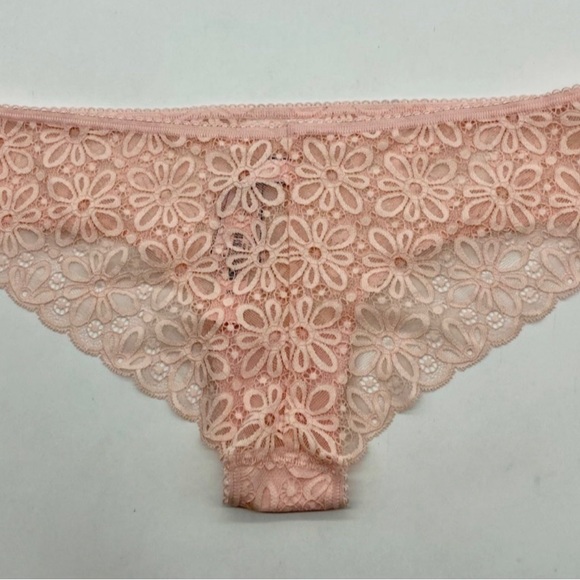 VICTORAS SECRET SZ LARGE NWT 4 PACK FLORAL SHEER CHEEKY PANTIES!! - Picture 4 of 7
